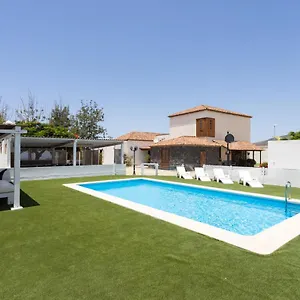 casa-la-rueda-with-pool.adeje-hotels.com/