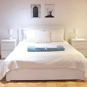 https://christies-downtown-apartment.inbudapesthotels.com